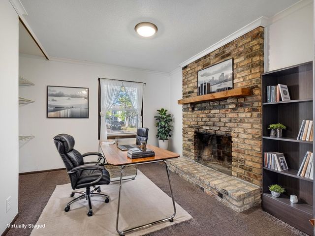 4954 Grenwich Trail N, Oakdale, MN 55128