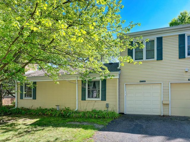 4954 Grenwich Trail N, Oakdale, MN 55128