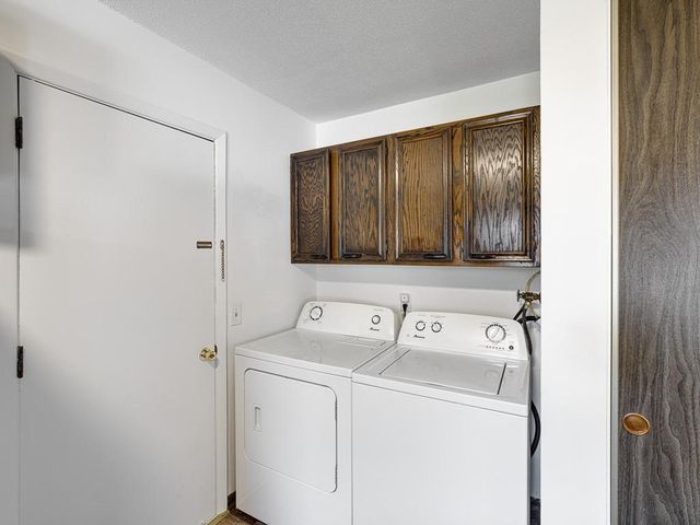 4954 Grenwich Trail N, Oakdale, MN 55128