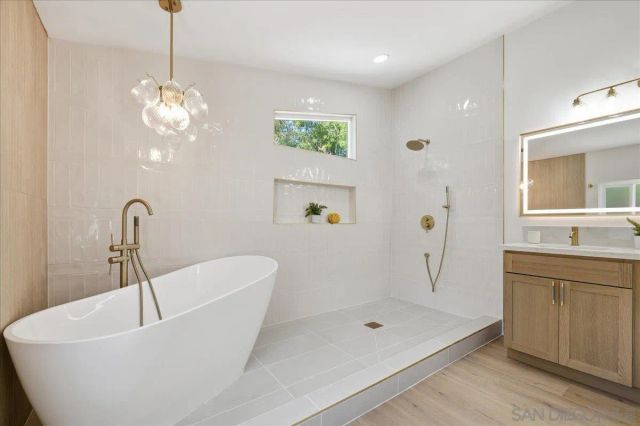 2306 Bryant, Carlsbad, CA 92008