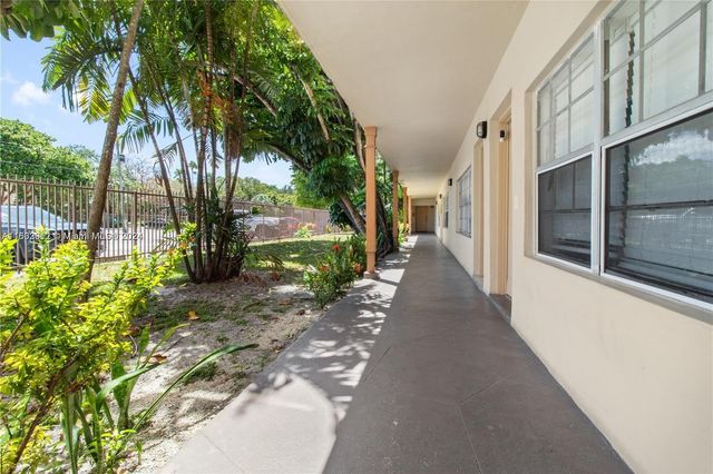 11855 NE 19th Dr 1, North Miami, FL 33181