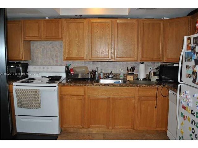 11855 NE 19th Dr 1, North Miami, FL 33181