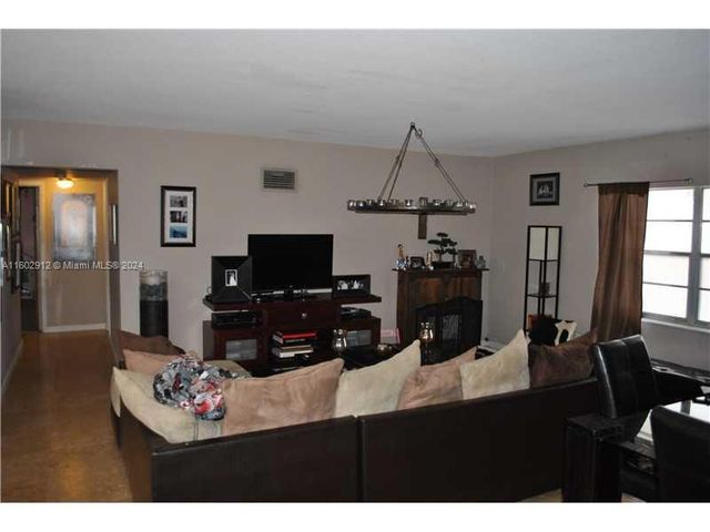 11855 NE 19th Dr 1, North Miami, FL 33181