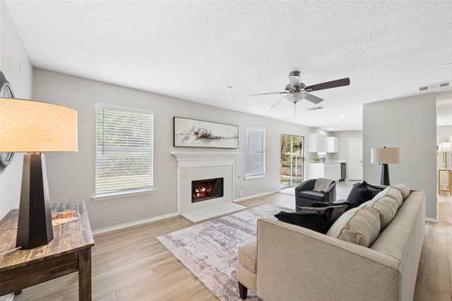 7020 Glenshire Drive, Arlington, TX 76002