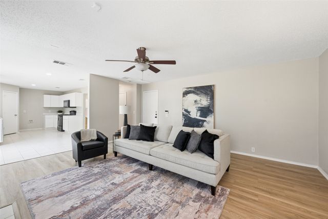 7020 Glenshire Drive, Arlington, TX 76002