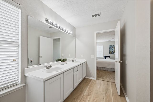 7020 Glenshire Drive, Arlington, TX 76002