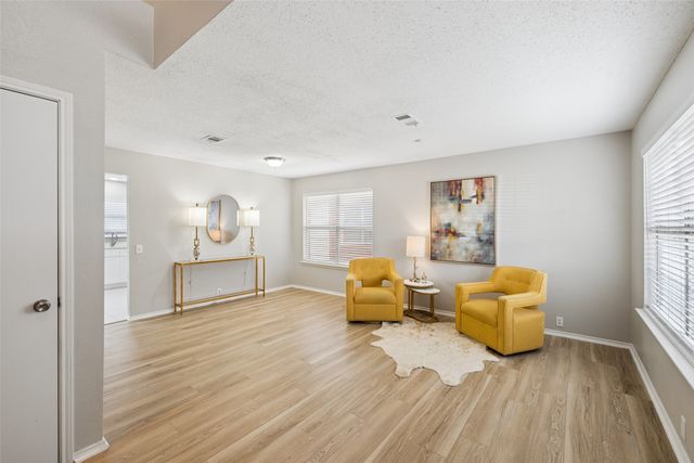7020 Glenshire Drive, Arlington, TX 76002