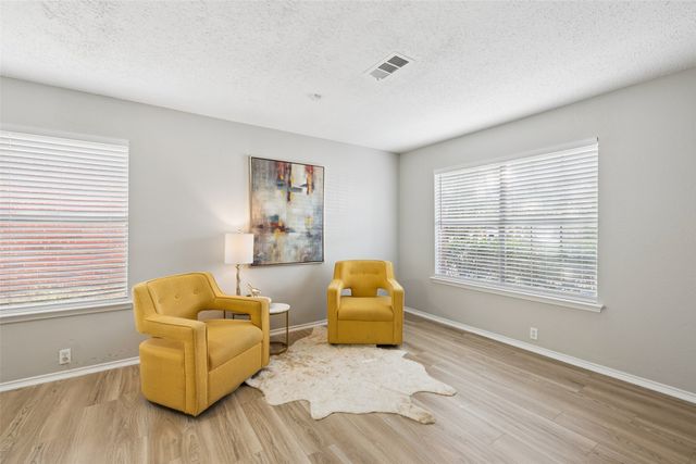 7020 Glenshire Drive, Arlington, TX 76002