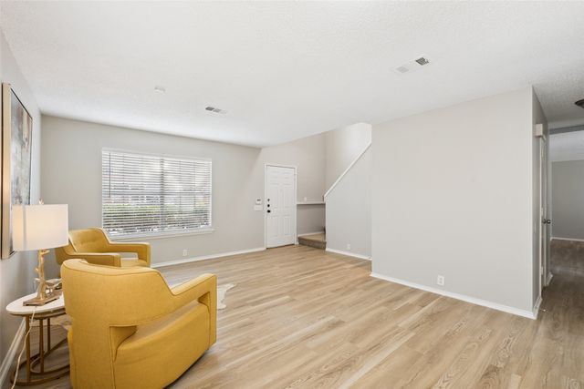 7020 Glenshire Drive, Arlington, TX 76002