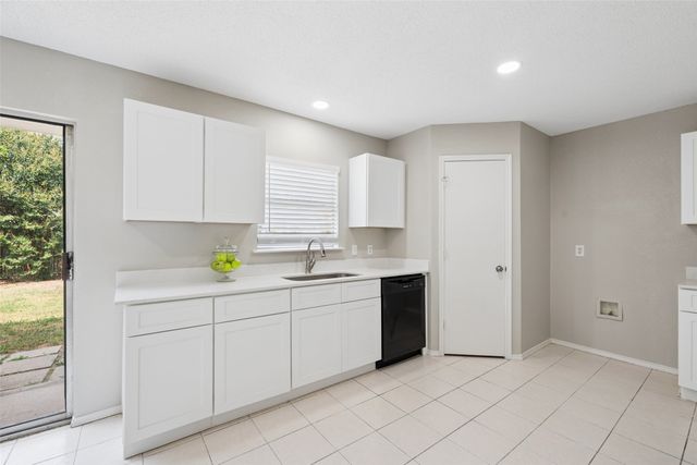 7020 Glenshire Drive, Arlington, TX 76002