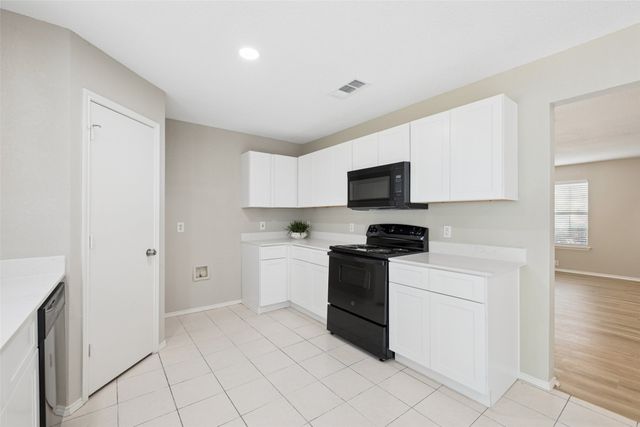 7020 Glenshire Drive, Arlington, TX 76002