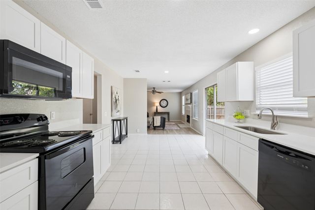 7020 Glenshire Drive, Arlington, TX 76002