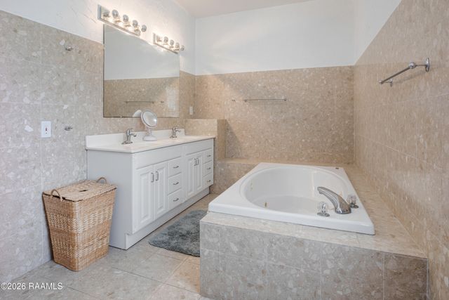 2018 La Belle Villa Road, New Iberia, LA 70563