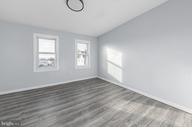 11 W WASHINGTON ST, Paulsboro, NJ 08066