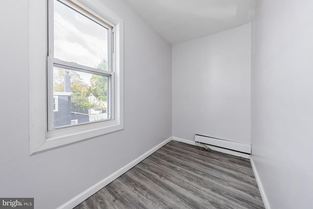11 W WASHINGTON ST, Paulsboro, NJ 08066
