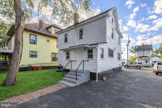 11 W WASHINGTON ST, Paulsboro, NJ 08066