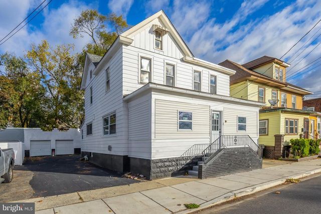 11 W WASHINGTON ST, Paulsboro, NJ 08066
