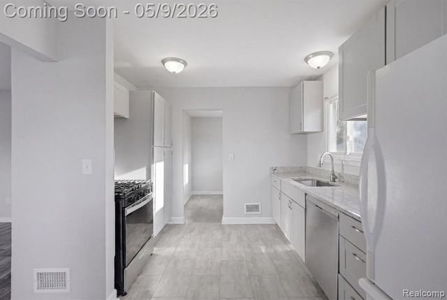 19054 E Thirteen Mile Road, Roseville, MI 48066