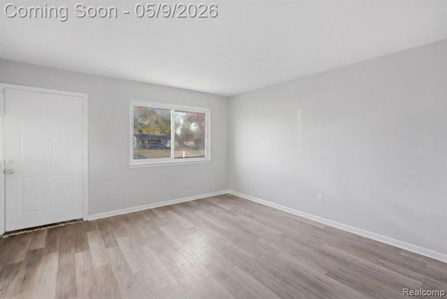 19054 E Thirteen Mile Road, Roseville, MI 48066