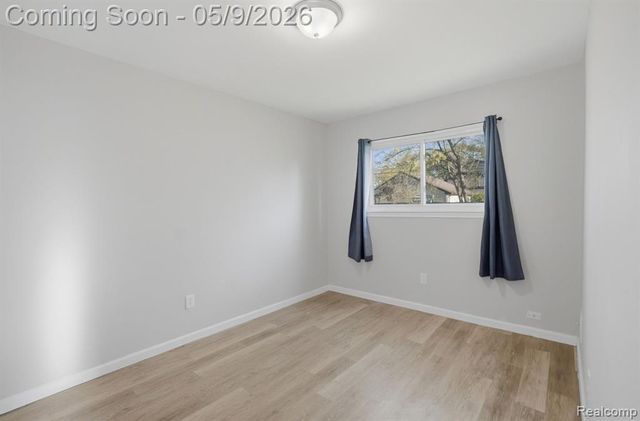 19054 E Thirteen Mile Road, Roseville, MI 48066