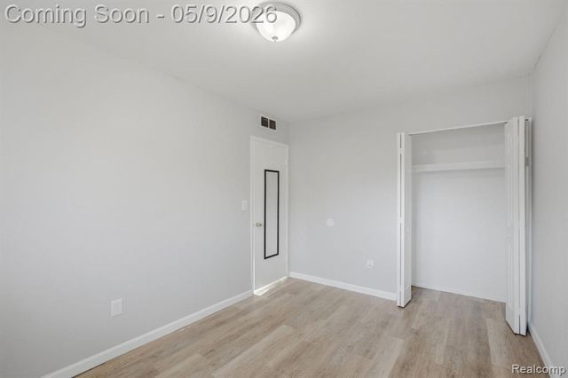 19054 E Thirteen Mile Road, Roseville, MI 48066