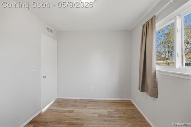 19054 E Thirteen Mile Road, Roseville, MI 48066