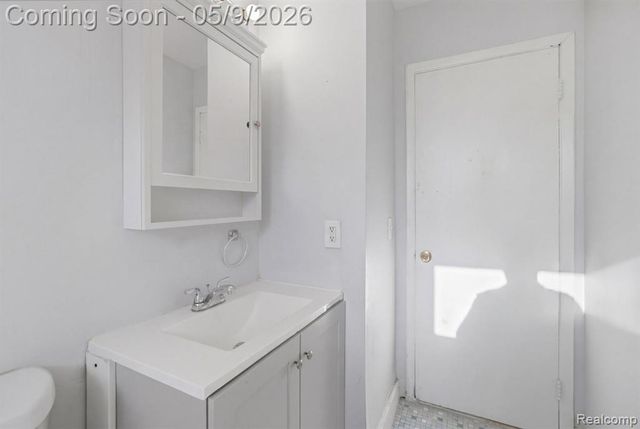 19054 E Thirteen Mile Road, Roseville, MI 48066