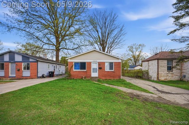 19054 E Thirteen Mile Road, Roseville, MI 48066