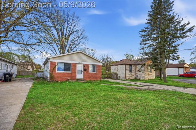 19054 E Thirteen Mile Road, Roseville, MI 48066