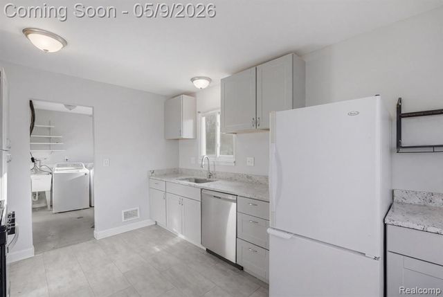 19054 E Thirteen Mile Road, Roseville, MI 48066