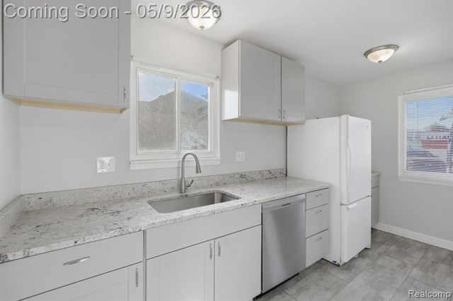 19054 E Thirteen Mile Road, Roseville, MI 48066