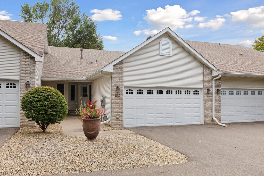 832 Wescott Square, Eagan, MN 55123
