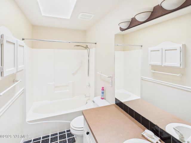 407 concord St, Zillah, WA 98953