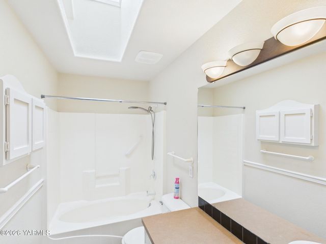 407 concord St, Zillah, WA 98953