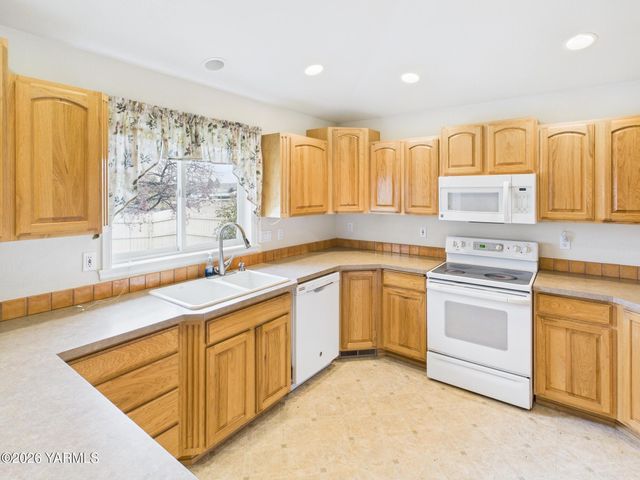 407 concord St, Zillah, WA 98953