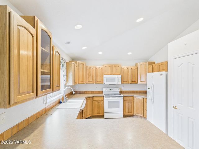 407 concord St, Zillah, WA 98953