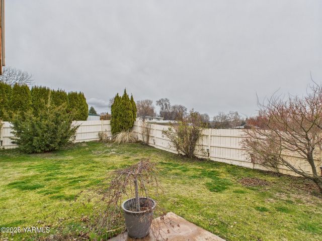 407 concord St, Zillah, WA 98953