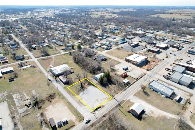 212 E East Street, Stockton, MO 65785