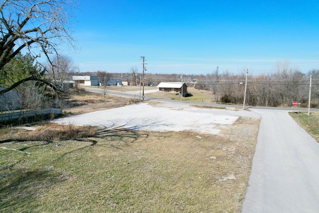 212 E East Street, Stockton, MO 65785