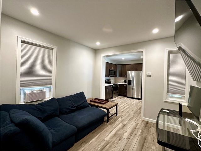 29 ann Street 1, Newport, RI 02840