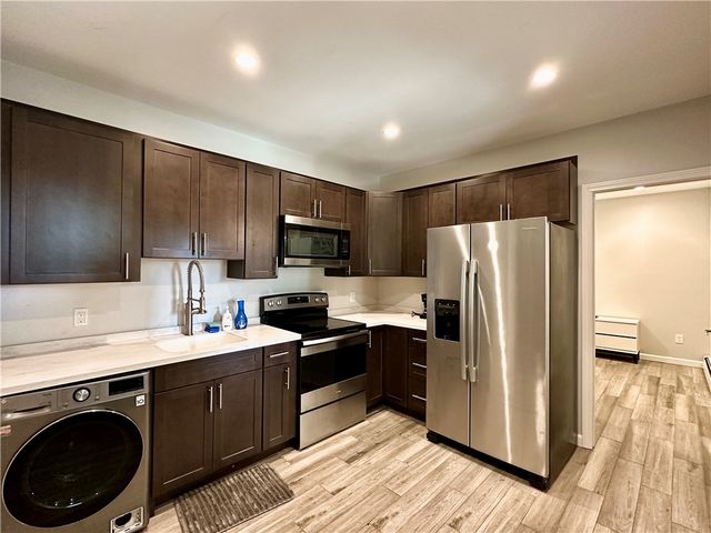 29 ann Street 1, Newport, RI 02840