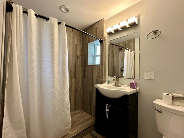 29 ann Street 1, Newport, RI 02840