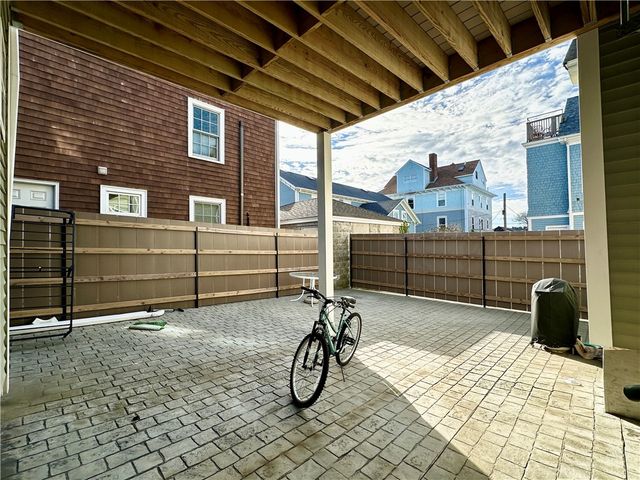 29 ann Street 1, Newport, RI 02840