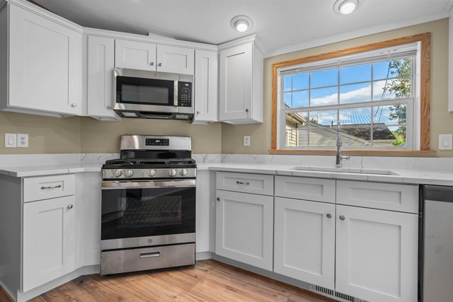 17 Heritage Way, Manchester, NH 03104