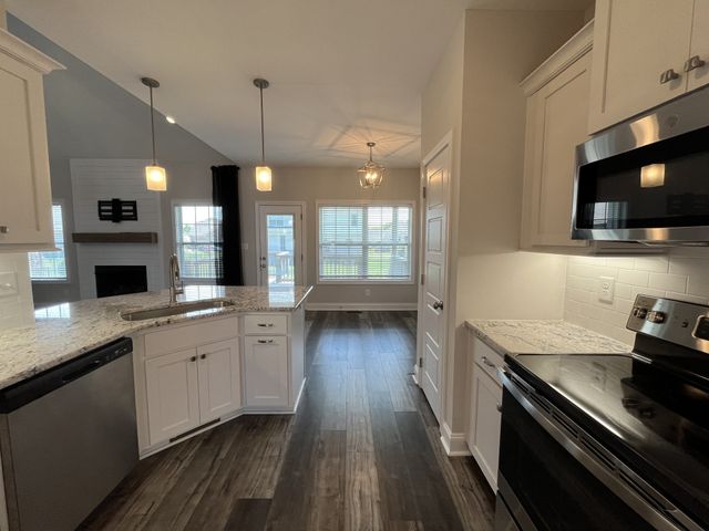 557 Dexter Dr, Clarksville, TN 37043