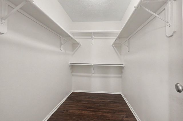 2218 Laurel Oaks Drive, Houston, TX 77014