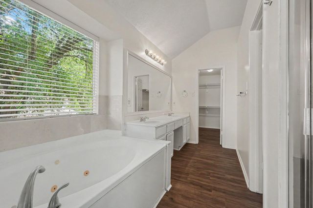 2218 Laurel Oaks Drive, Houston, TX 77014