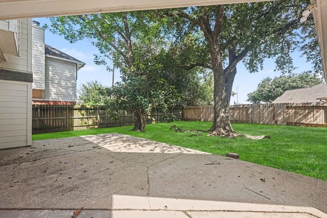 2218 Laurel Oaks Drive, Houston, TX 77014