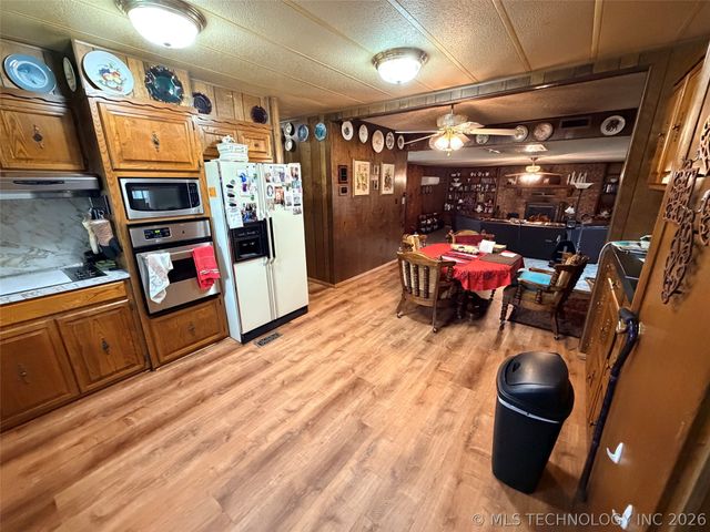 29663 S 225 Road, Henryetta, OK 74437
