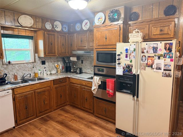 29663 S 225 Road, Henryetta, OK 74437